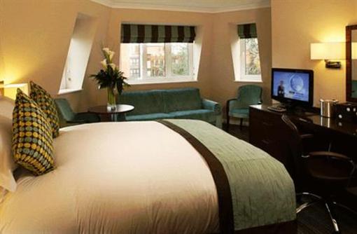 фото отеля The Bull Hotel Gerrards Cross
