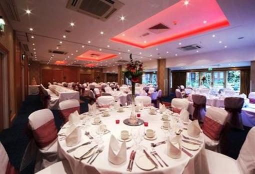 фото отеля The Bull Hotel Gerrards Cross