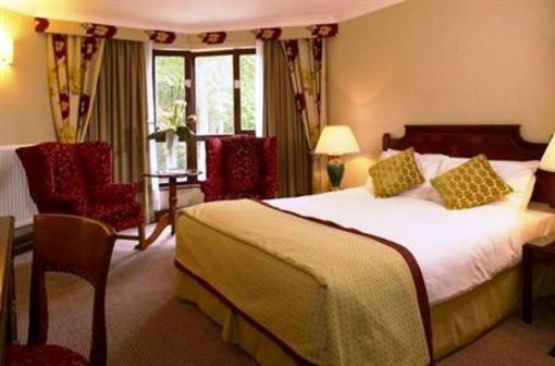 фото отеля The Bull Hotel Gerrards Cross