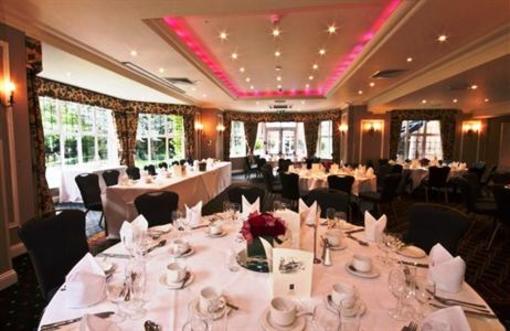 фото отеля The Bull Hotel Gerrards Cross