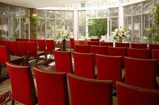 фото отеля The Bull Hotel Gerrards Cross