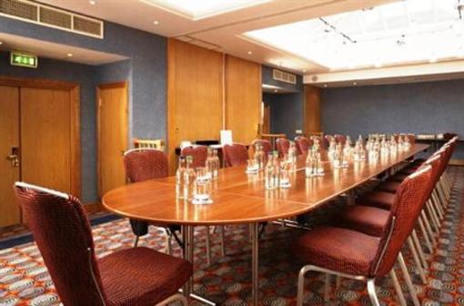 фото отеля The Bull Hotel Gerrards Cross
