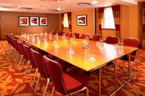 фото отеля The Bull Hotel Gerrards Cross