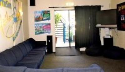 фото отеля Surf N Sun Beachside Backpackers