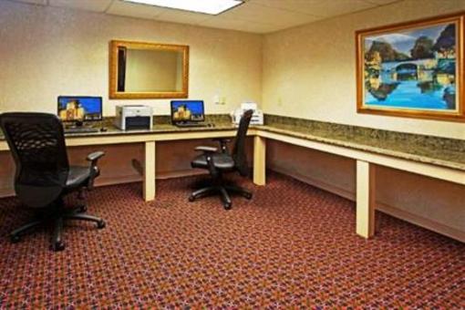 фото отеля Holiday Inn Express Hotel & Suites The Woodlands