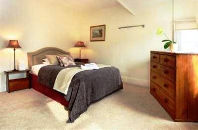фото отеля Glade End Guest House Marlow