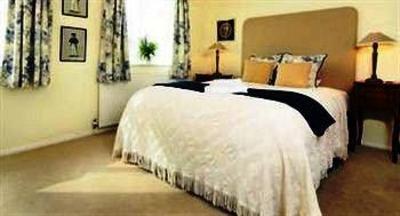 фото отеля Glade End Guest House Marlow
