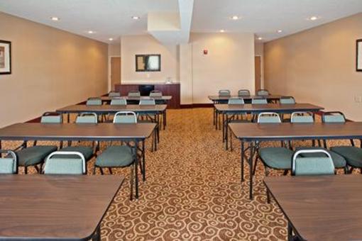 фото отеля Holiday Inn Express Hotel & Suites Sharonville