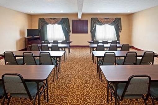 фото отеля Holiday Inn Express Hotel & Suites Sharonville