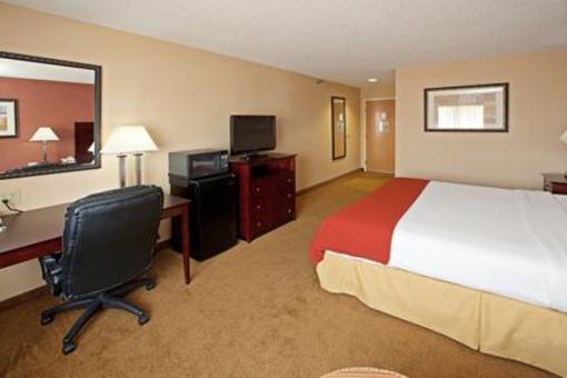 фото отеля Holiday Inn Express Hotel & Suites Sharonville