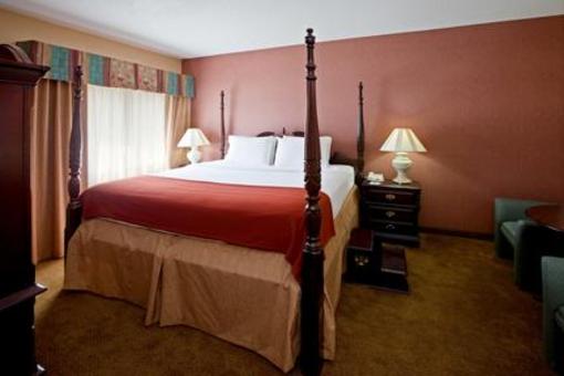 фото отеля Holiday Inn Express Hotel & Suites Sharonville