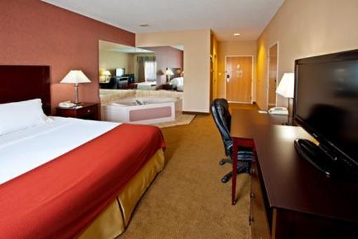 фото отеля Holiday Inn Express Hotel & Suites Sharonville
