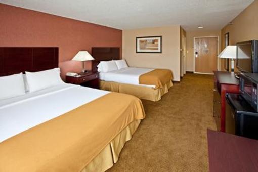 фото отеля Holiday Inn Express Hotel & Suites Sharonville