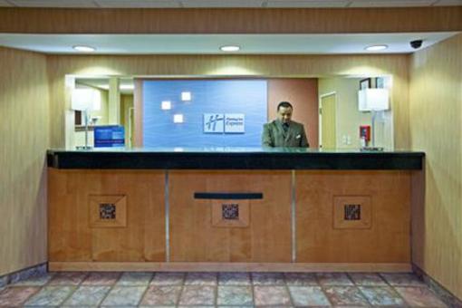 фото отеля Holiday Inn Express Hotel & Suites Sharonville