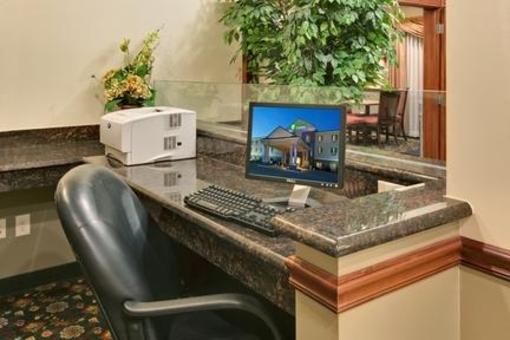 фото отеля Holiday Inn Express Hotel and Suites Ankeny