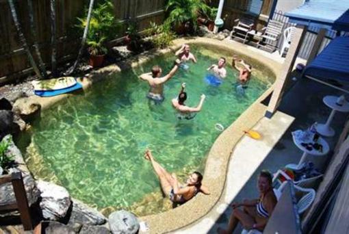 фото отеля Castaway's Backpackers