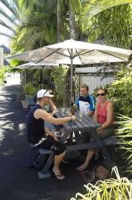 фото отеля Castaway's Backpackers
