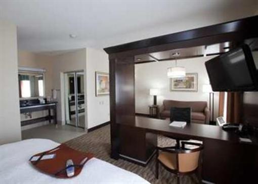 фото отеля Hampton Inn & Suites Dallas Cockrell Hill I-30