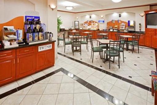 фото отеля Holiday Inn Express Hotel & Suites Dallas Grand Prairie