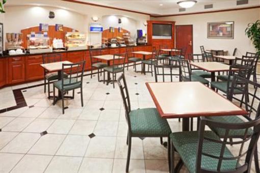 фото отеля Holiday Inn Express Hotel & Suites Dallas Grand Prairie