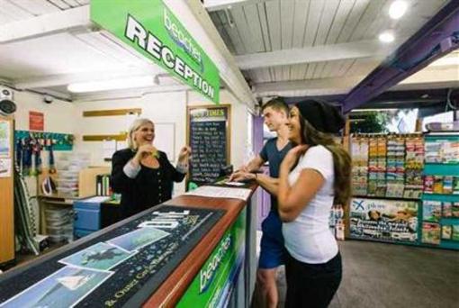 фото отеля Beaches Backpackers Accommodation Airlie Beach