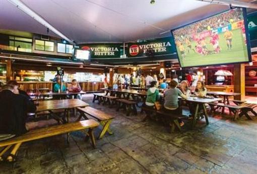 фото отеля Beaches Backpackers Accommodation Airlie Beach