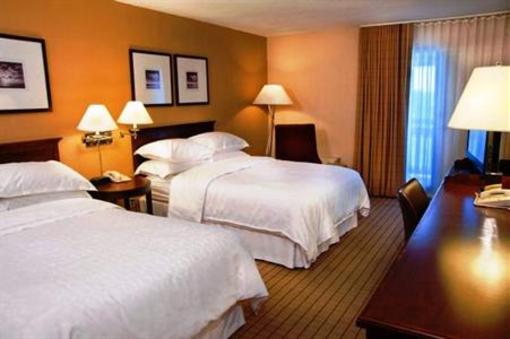 фото отеля Sheraton Westport Chalet Hotel St. Louis
