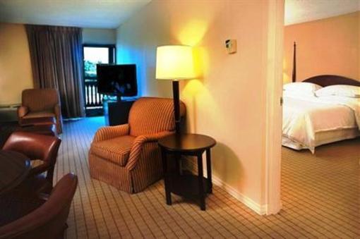 фото отеля Sheraton Westport Chalet Hotel St. Louis