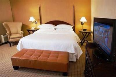 фото отеля Sheraton Westport Chalet Hotel St. Louis