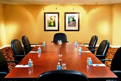 фото отеля Sheraton Westport Chalet Hotel St. Louis