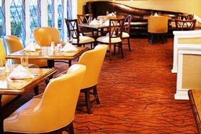 фото отеля Sheraton Westport Chalet Hotel St. Louis