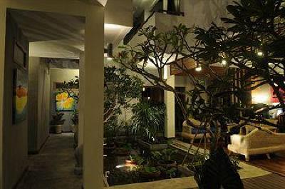 фото отеля Frangipani Fine Arts Hotel