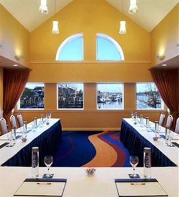 фото отеля Newport Marriott
