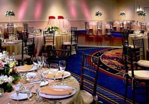 фото отеля Newport Marriott