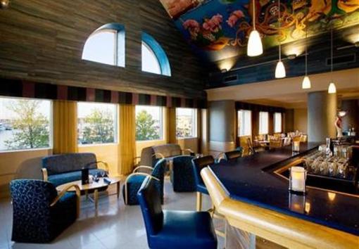 фото отеля Newport Marriott