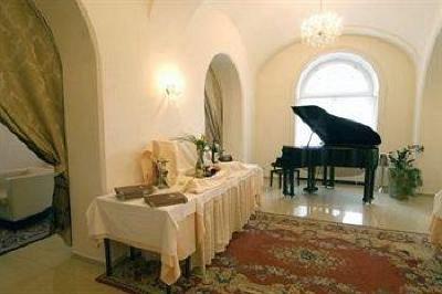 фото отеля Kristaly Hotel and Restaurant