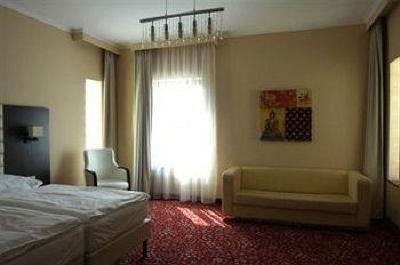 фото отеля Kristaly Hotel and Restaurant