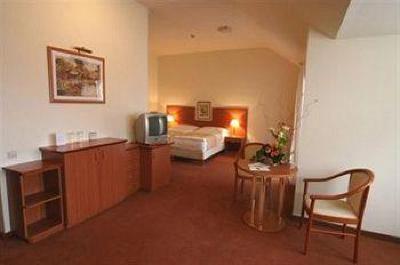 фото отеля Kristaly Hotel and Restaurant