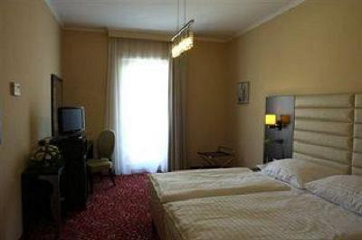 фото отеля Kristaly Hotel and Restaurant