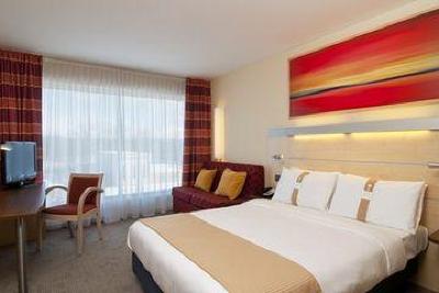 фото отеля Holiday Inn Express Zurich Airport