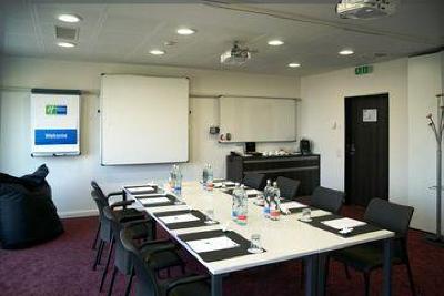 фото отеля Holiday Inn Express Zurich Airport
