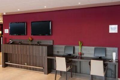 фото отеля Holiday Inn Express Zurich Airport