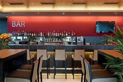 фото отеля Holiday Inn Express Zurich Airport