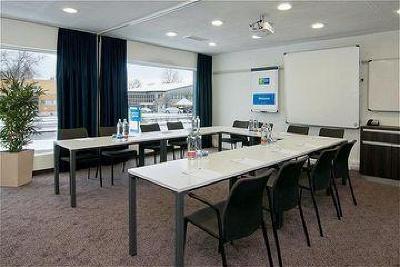фото отеля Holiday Inn Express Zurich Airport