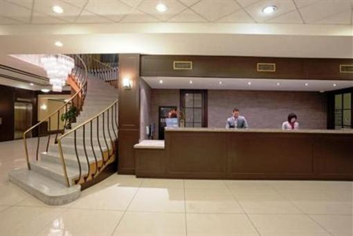 фото отеля Crowne Plaza Hotel Montreal Airport