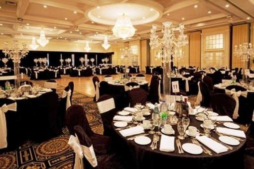 фото отеля Crowne Plaza Hotel Montreal Airport