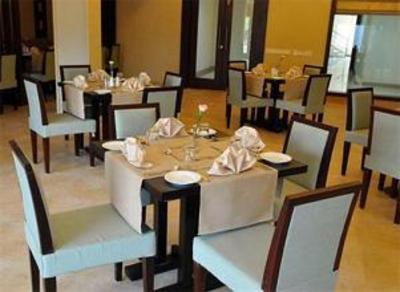фото отеля Nyle Plaza Hotel Kochi