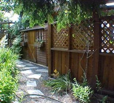фото отеля A Downtown Victoria Bed and Breakfast