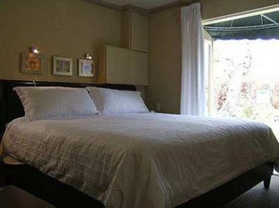 фото отеля A Downtown Victoria Bed and Breakfast
