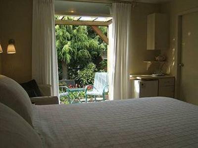 фото отеля A Downtown Victoria Bed and Breakfast